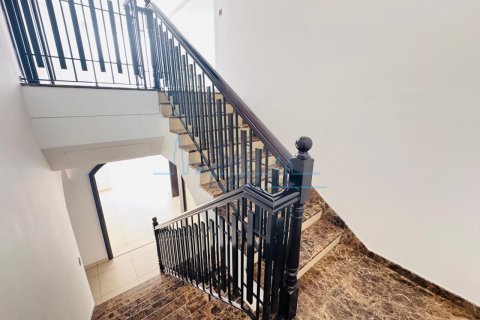 Vila u Umm Suqeim, Dubai, UAE 5 spavaćih soba, 371.6 m2 Br. 658900 - fotografija 20