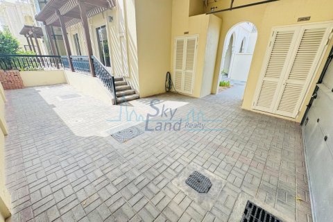 Vila u Umm Suqeim, Dubai, UAE 5 spavaćih soba, 371.6 m2 Br. 658900 - fotografija 19