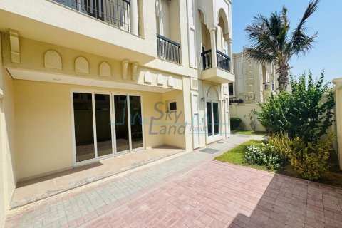 Vila u Umm Suqeim, Dubai, UAE 5 spavaćih soba, 371.6 m2 Br. 658900 - fotografija 6
