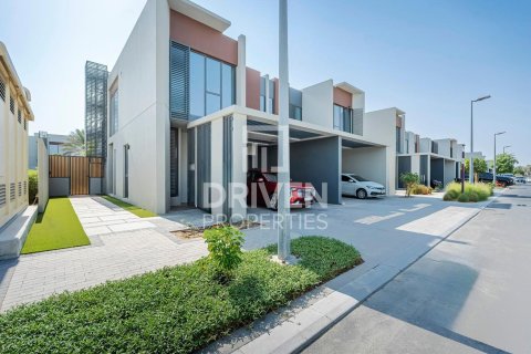 Dubai Land, Dubai, संयुक्त अरब अमीरात में टाउनहाउस, 4 बेडरूम, 244 वर्ग मीटर, संख्या 684398