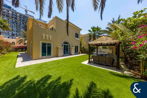 Villa till försäljning i Dubai Sports City, Dubai, UAE 5 sovrum, 401 kvm Nr. 667784 - fotografi 1