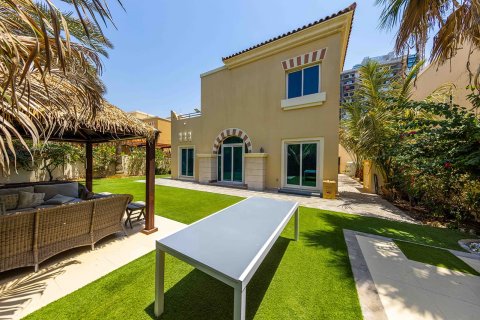 Villa till försäljning i Dubai Sports City, Dubai, UAE 5 sovrum, 401 kvm Nr. 667784 - fotografi 17