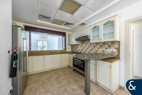 Villa till försäljning i Dubai Sports City, Dubai, UAE 5 sovrum, 401 kvm Nr. 667784 - fotografi 7