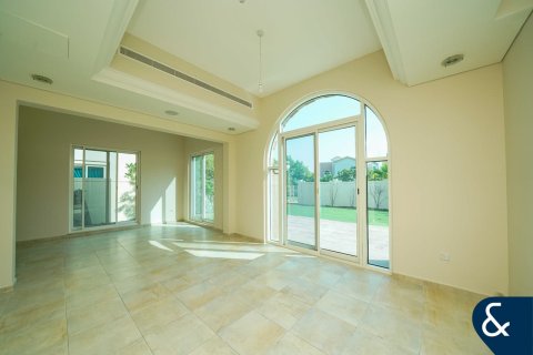 فيلا للبيع في Dubai Sports City، دبي، الإمارات العربية المتحدة 5 غرفة نوم ، 357 متر مربع ، رقم 667784 - صورة 2