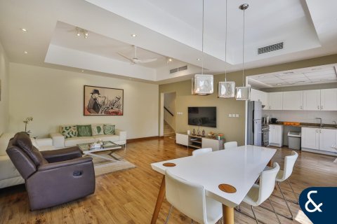 Villa à vendre à  The Lakes, Dubai, EAU 3 chambres, 208 m2 № 667761 - photo 1