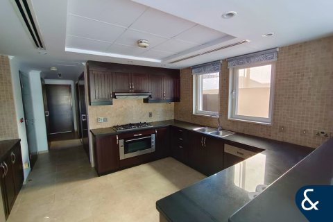 Vilë në Jumeirah Park, Dubai, Emiratet e Bashkuara Arabe 3 dhoma gjumi, 285 m2. № 667783 - Foto 2