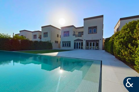 Vilë në Jumeirah Park, Dubai, Emiratet e Bashkuara Arabe 3 dhoma gjumi, 285 m2. № 667783 - Foto 1