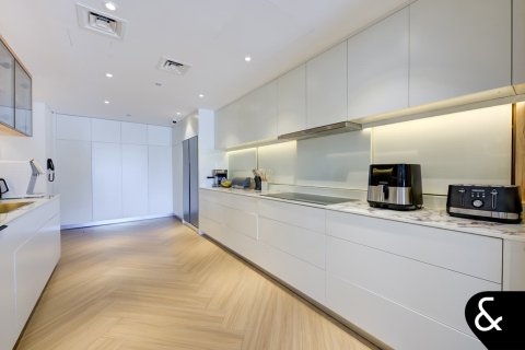 Lägenhet till försäljning i Palm Jumeirah, Dubai, UAE 3 sovrum, 721 kvm Nr. 667759 - fotografi 13