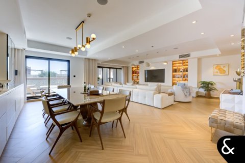 Lägenhet till försäljning i Palm Jumeirah, Dubai, UAE 3 sovrum, 721 kvm Nr. 667759 - fotografi 1