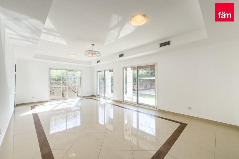 Villa te huur in Dubai, VAE 5 slaapkamers, 726.7 vr.m., nr 679829 - foto 7