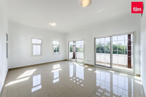 Villa te huur in Dubai, VAE 5 slaapkamers, 726.7 vr.m., nr 679829 - foto 9
