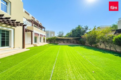 Villa te huur in Dubai, VAE 5 slaapkamers, 726.7 vr.m., nr 679829 - foto 2