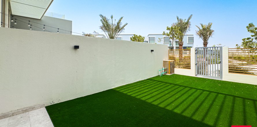 טאונהאוס ב Dubai, איחוד האמירויות 2 חדרי שינה, 133.4 מ"ר מספר 695310