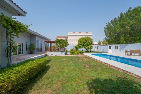 Вилла Аль-Барша, Дубай, БАӘ-да 5 жатын бөлмелер, 464.52 м² № 757510 - фото 2