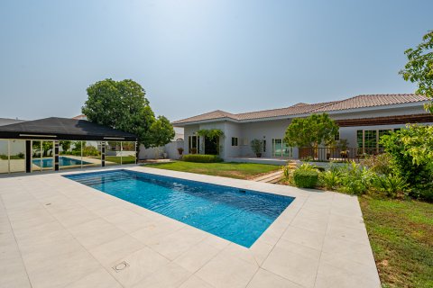 Вилла Аль-Барша, Дубай, БАӘ-да 5 жатын бөлмелер, 464.52 м² № 757510 - фото 1