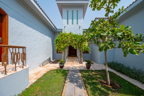 Вилла Аль-Барша, Дубай, БАӘ-да 5 жатын бөлмелер, 464.52 м² № 757510 - фото 4