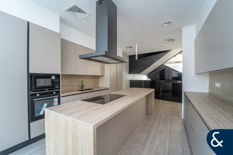 Вилла в Аль-Барари, Дубай, ОАЭ 4 спальни, 180м2 № 670826