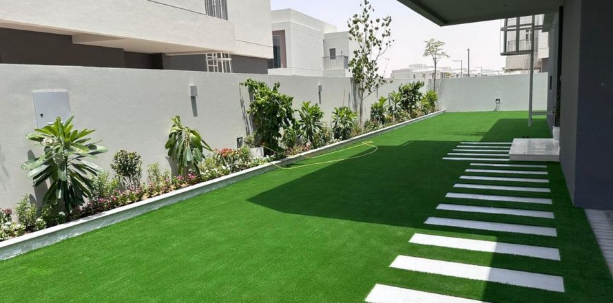 Vilë në Dubai, Emiratet e Bashkuara Arabe 4 dhoma gjumi, 323.7 m2. № 708245