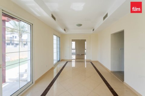 Müüa villa asukohaga Dubai, AÜE: 3 magamistoaga, 549.9 m² Nr 640257 - pilt 6