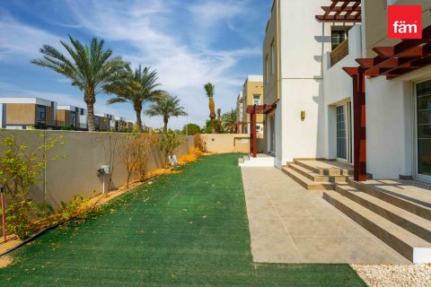 Müüa villa asukohaga Dubai, AÜE: 3 magamistoaga, 549.9 m² Nr 640257 - pilt 29