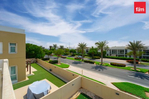 Müüa villa asukohaga Dubai, AÜE: 3 magamistoaga, 549.9 m² Nr 640257 - pilt 27