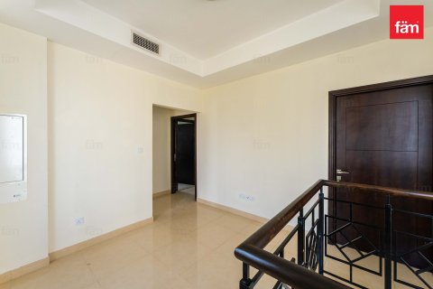 Müüa villa asukohaga Dubai, AÜE: 3 magamistoaga, 549.9 m² Nr 640257 - pilt 10