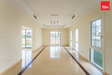 Müüa villa asukohaga Dubai, AÜE: 3 magamistoaga, 549.9 m² Nr 640257 - pilt 4