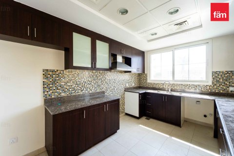 Müüa villa asukohaga Dubai, AÜE: 3 magamistoaga, 549.9 m² Nr 640257 - pilt 12