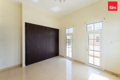 Müüa villa asukohaga Dubai, AÜE: 3 magamistoaga, 549.9 m² Nr 640257 - pilt 9