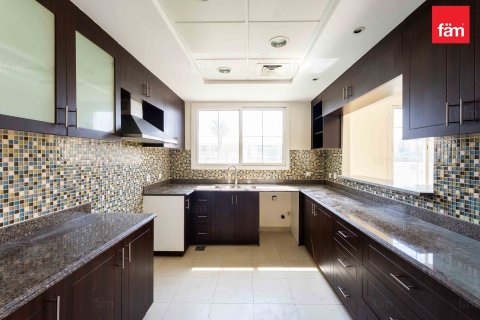Müüa villa asukohaga Dubai, AÜE: 3 magamistoaga, 549.9 m² Nr 640257 - pilt 11