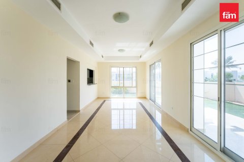 Müüa villa asukohaga Dubai, AÜE: 3 magamistoaga, 549.9 m² Nr 640257 - pilt 2
