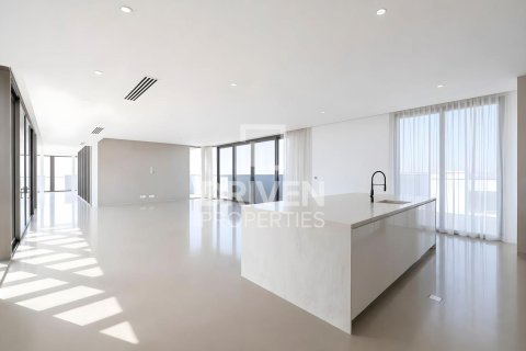 Kattohuoneisto Jumeirah, Dubai, Arabiemiraatit 4 makuuhuonetta, 1036.71 m2 № 755720 - kuva 4