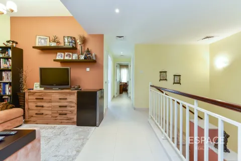 Villa in The Springs, Dubai, UAE 3 bedrooms, 340 sq.m. № 650168 - photo 8