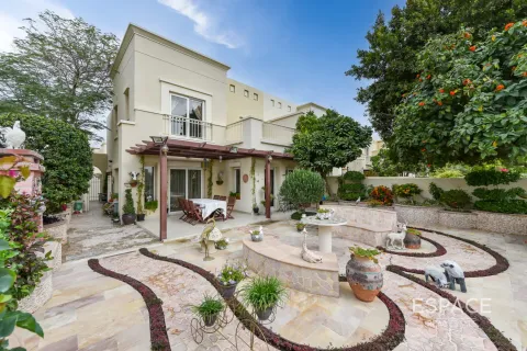 Villa in The Springs, Dubai, UAE 3 bedrooms, 340 sq.m. № 650168 - photo 1