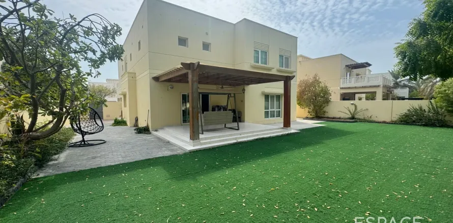 Villa i Meadows, Dubai, UAE 4 soveværelser, 337 kvm № 650147