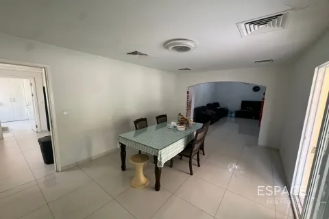Villa til leje i Meadows, Dubai, UAE 4 soveværelser, 337 kvm № 650147 - foto 6