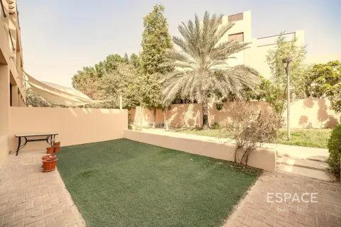 Townhouse in Jumeirah Islands, Dubai, UAE 4 bedrooms, 337 sq.m. № 650167 - photo 14