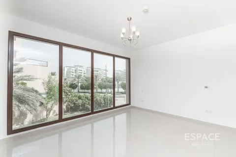 Townhouse in Jumeirah Islands, Dubai, UAE 4 bedrooms, 337 sq.m. № 650167 - photo 6