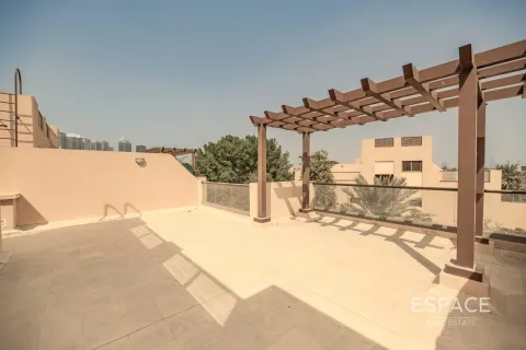 Townhouse in Jumeirah Islands, Dubai, UAE 4 bedrooms, 337 sq.m. № 650167 - photo 12