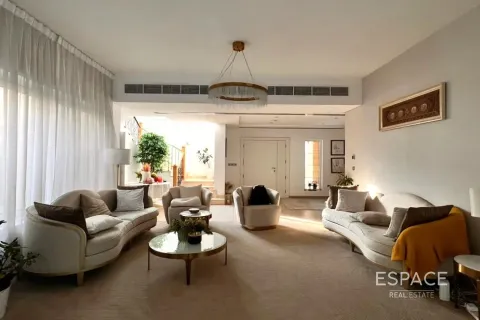 Jumeirah Park, Dubai, UAE의 임대용 빌라 침실 4개, 511제곱미터 번호 650148 - 사진 1