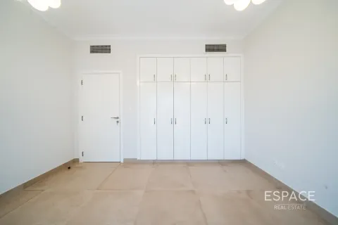 Villa in The Lakes, Dubai, UAE 4 bedrooms, 327 sq.m. № 650166 - photo 8