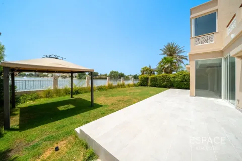 Villa in The Lakes, Dubai, UAE 4 bedrooms, 327 sq.m. № 650166 - photo 13
