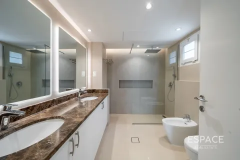 Villa in The Lakes, Dubai, UAE 4 bedrooms, 327 sq.m. № 650166 - photo 9