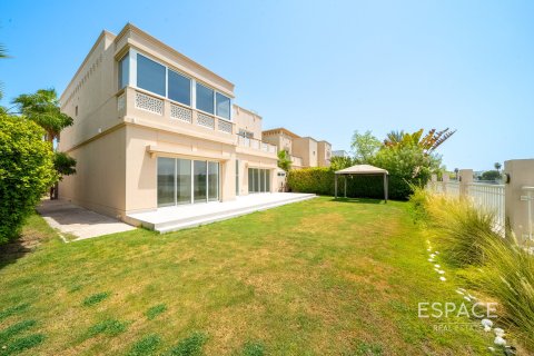 Villa in The Lakes, Dubai, UAE 4 bedrooms, 327 sq.m. № 650166 - photo 1