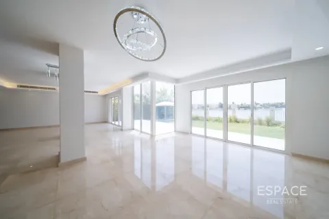 Villa in The Lakes, Dubai, UAE 4 bedrooms, 327 sq.m. № 650166 - photo 2