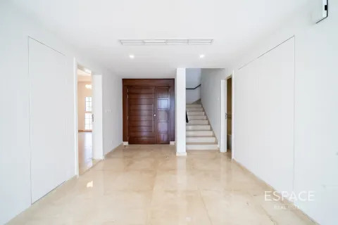 Villa in The Lakes, Dubai, UAE 4 bedrooms, 327 sq.m. № 650166 - photo 6