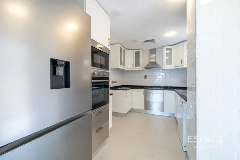 Villa in The Lakes, Dubai, UAE 4 bedrooms, 327 sq.m. № 650166 - photo 5