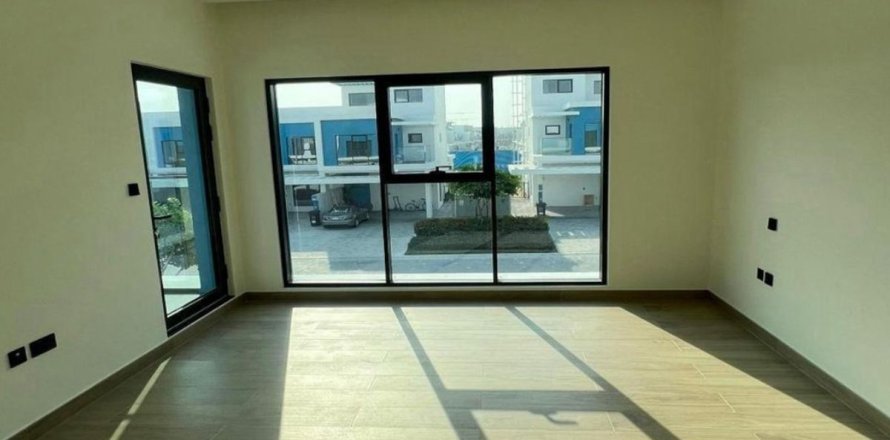 Kuća u nizu u Dubai, UAE 144 m2, 5 spavaćih soba Br. 706078