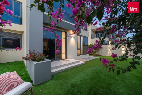 Villa para arrendamento em Dubai Hills Estate, Dubai, EAU 4 quartos, 279 m2 № 708325 - foto 25