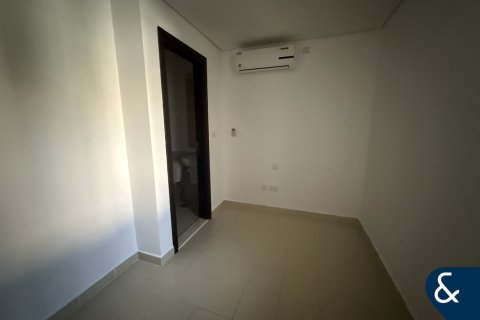 Casa urbana para arrendamento em Dubai Land, Dubai, EAU 2 quartos, 180 m2 № 671284 - foto 3